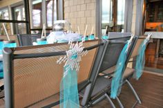 there are many chairs that have been decorated with blue ribbons