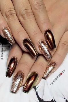 Shine bright with these dazzling metallic nail polish designs. From chrome effects to foil accents, add some luxe to your look. #MetallicNails #ChromeMani #LuxeNailArt #ShinyDesigns Metallic Nail Colors, Metallic Nails Design, Light Colored Nails, Bronze Nails, Metallic Nail Art, Metallic Nail, Metallic Nail Polish, Metallic Nails, Fall Nail Colors