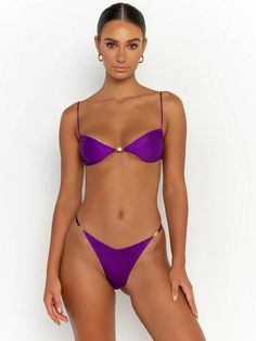 Diese hochwertigen brasilianischen Badeanzüge sorgen für einen eleganten und gleichzeitig sexy Look. Aus weichem, schnell trocknendem Material gefertigt, bieten sie optimalen Tragekomfort am Strand oder Pool. Zeigen Sie Ihre Figur und fühlen Sie sich in diesen Badeanzügen selbstbewusst und attraktiv. Sommer Swim, Tie Swimsuit, Brazilian Gold, Women Bathing, Middle Age Fashion, Top Light, Summer Beach Wear, Swimwear Collection, Women Swimsuits