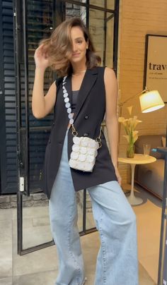 Tank Blazer Outfit, 2023 Basic Outfits, Blazer Vest Outfits For Women Summer, Long Black Vest Outfits For Women, Black Blazer Vest Outfit, Waistcoat Woman Street Style, Sleeveless Blazer Outfit Summer, Sleeveless Blazer Outfit Work, Sleevless Blazer Outfit