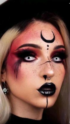 Witch Makeup Black Women, Witchy Looks Makeup, Hecate Makeup Ideas, Halloween Makeup Ideas Witch, Wiccan Makeup Looks, Black Witch Makeup Halloween, Witch Cosplay Makeup, Which Make Up For Halloween, Red Witch Makeup