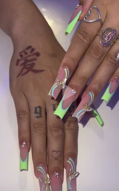 Baddie Nails Ideas, Nails Hippie, Summer Baddie, Queen Nails, Halloween Acrylic Nails, Long Acrylic Nail Designs, Baddie Nails, Nails Design With Rhinestones