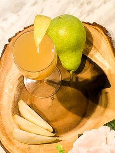 an apple and pear drink on a wooden tray