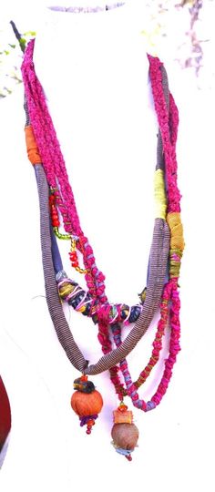 Sari Silk Jewelry, Boho Jewelry Diy, Fiber Necklace, Silk Jewelry, Ribbon Jewelry, Felt Jewelry