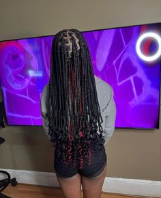 Peekaboo Knotless Braids Medium, Curled Knotless Box Braids, Peekaboo With Curls, Peekaboo Knotless With Curls, Red Peekaboo Box Braids With Curls, Knotless Boxbraids Medium With Curls, Red Peekaboo Braids With Curls, Medium Knotless With Curls At The End, Red And Black Knotless Braids With Curls