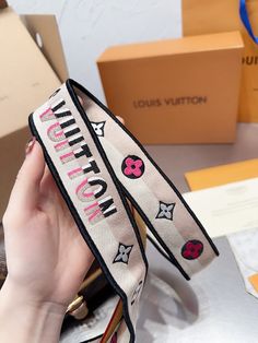 BRC Fashion Lu-Vi Bags - 15119 A+ Excellent Quality copies; Contact us if you've any questions in your mind. Trendy Tote, Top Collection, New Instagram, Cute Bag, Crossbody Shoulder Bag, Louis Vuitton Bag, Contact Us, Messenger Bag, Clutch Bag