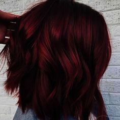 Red Balayage Hair, Winter Hair Trends, Dark Red Hair Color, Winter Hair Colors, Rambut Brunette, Short Red Hair, Wine Hair, Dark Red Hair, Burgundy Hair