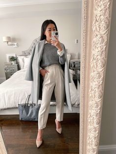 Neutral Preppy Outfit, Neutral Office Outfits, Office Job Outfits Winter, Cool Toned Outfits, Baddie Office, Grey Coat Outfit, Petite Work Outfits, Grey Pants Outfit