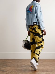 Jaden Smith launched MSFTSrep in 2015 with a secondary goal of educating people and changing their outlook on the world. This denim jacket is cut for a comfortable fit and printed with thought-provoking phrases. Small to size. See Size & Fit notes. Colorful Fashion Men, Funky Outfits Men, Luxe Streetwear, Jaden Smith Fashion, Men Street Styles, Brown Streetwear, All Denim Outfits, Fall Moodboard, Denim Jacket For Men