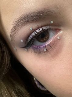 Olivia Rodrigo Guts Tour Makeup Ideas, Olivia Rodrigo Eyeliner, Olivia Rodrigo Eye Makeup, Olivia Rodrigo Makeup Looks Guts Tour, Olivia Rodrigo Makeup Tutorial, Olivia Rodrigo Inspired Makeup, Olivia Rodrigo Concert Makeup, Olivia Rodrigo Makeup Looks, Guts Tour Makeup