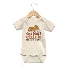 "\"Cutest chick in the barn\" Share your baby's love of farm animals with this super soft shirt. Designed and printed right in North Carolina, this design was inspired by our own chicks- the feathered and baby kind. Pair with jeans or  even a pair of sweats for your next farm trip. Sizes available include: 0-3M, 3-6M, 6-12M, 12-18M Short or long sleeve styles available! **Clothing has been reviewed as true to size.  SCROLL DOWN FOR SIZE CHART  WHAT MAKES US DIFFERENT? - Our clothing is inspired Summer Fishing Outfit, Chicken Outfit, Fishing Outfit, Fishing Baby, Funny Baby Shower Gifts, Outfit Outdoor, Funny Coffee Shirts, Baby Farm Animals, Summer Fishing