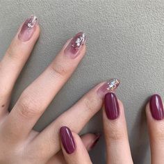 Wine Red Nails, Shimmer Nail Art, Prom Nail Designs, Office Nails, Red Nail Art Designs, Red Nails Glitter, Wine Nails, Glitter Accent Nails, Wedding Nails Glitter