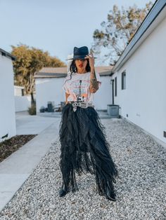 Polka dot, multi layer, tulle skirt for any time of the day.  Wear it for a festival or style it with a button down shirt and pair of high heels.   I am 5'10 and 135lb and wearing size Small on the photos.  Model is 5'10 (US 2/4, B 36", W 26", H 38") and wearing size Small on the photos.  * Due to monitor differences, colors can vary slightly. Please reach out before you place an order if you are not sure about the color/tone. Western Chic Fashion, Look Hippie Chic, Tulle Skirts Outfit, Pink Tulle Skirt, 70 Fashion, Bota Country, Tulle Skirt Black, Boho Denim