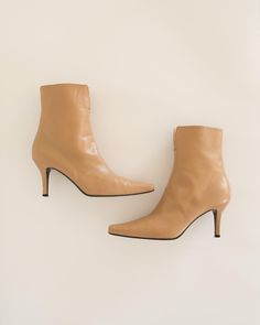 Tan ankle boots c. 1990s/y2k Stuart Weitzman. 100% leather. Pointed toe. 3" stilleto heels. Notched at front of ankle. Inner ankle zipper closure. composition: 100% leather upper and sole label: Stuart Weitzman condition: very good - some wear on sole and minor scuffing at toes tag size: 8 estimated modern size: best for 7.5 (US) or narrow 8 MEASUREMENTS length (inner sole) - 10" length (outer sole) -  11" width (outer sole) - 3" heel - 3" all sales final - please review our shop policies prior to purchase Kitten Heel Ankle Boots, Tan Ankle Boots, Stiletto Boots, Heel Ankle Boots, 90s 00s, Kitten Heel, Boot Shoes Women, Stuart Weitzman, Kitten Heels