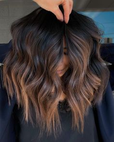 Medium Length Brown Hair, Summer Hair Color Ideas, Brown Hair With Caramel Highlights, Black Hair With Highlights, Short Brown Hair, Spring Hair Color, Fall Hair Color For Brunettes