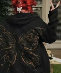 Bleach Fairy Wings Hoodie, Y2k Bleach Hoodie, Bleach Black Hoodie Designs, Bleach Wings Hoodie, Bleach Sweatshirt Ideas, Zip Up Hoodie Bleach Design, Butterfly Bleach Hoodie, Cloth Bleaching Ideas, Bleach Art Sweatshirt