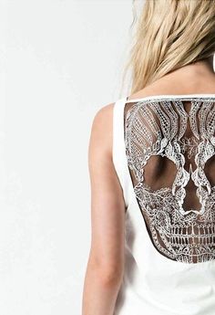 crochet Lace Skull, Black Skull, New Rock, Skull Shirts, A Skull, Marchesa, Mode Inspiration, Look Chic