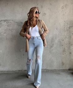 Flare Jeans Outfit, Outfits Con Jeans, Vegas Outfit, Date Outfit Casual, Simple Trendy Outfits, Mom Outfits, Casual Fall Outfits, Fall Winter Fashion, Work Fashion