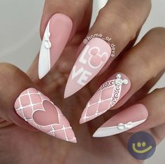 Valentine's Nail Art, Rocker Nails, Valentines Nail Art, Disneyland Nails, New Year Nails, Disney Inspired Nails, Disney Acrylic Nails, Mickey Nails, Michelle Lee