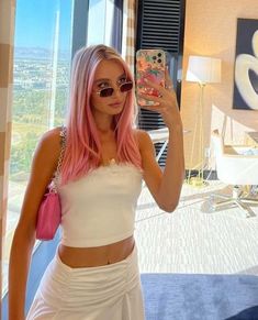 Lavender And Blonde Hair, Blonde Hair Tips, Pink Switch, Blonde Hair With Pink Highlights, Blonde Hair Goals, Pink Hair Dye, Cute Hair Colors, Light Blonde Hair