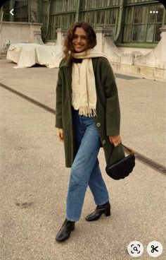 The kind of fall style I'll realistically be wearing (1 of 4) Classic Fall Fashion Women, Outfit Ideas Uk Street Styles, Fall Fashion Color Palette, Artsy Concert Outfit, Early Fall Fits, British Spring Outfits, Wide Leg Courdroy Pants Outfit, Steven Sanchez Concert Outfit, Fall French Fashion