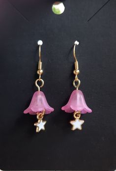 Star Bead Earrings, Pink Bead Earrings, Cute Dangly Earrings, Fun Dangle Earrings, Handmade Bead Earrings, Earing Making Ideas Beads, Bead Earrings Ideas, Home Made Earrings, Bead Earrings Diy