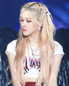 Rosie Hairstyles, Kpop Hairstyles Girl, Rosé Blackpink Hairstyle, Kpop Idol Hairstyles, K Pop Hairstyles, Blackpink Rosé Hairstyles, Concert Hairstyles, Hair Style Korea, Second Day Hairstyles