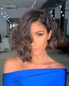 Holiday Hairstyles Easy, Short Curls, Top Hairstyles, Short Curly Styles, Hot Hair Styles, Short Wedding Hair, Penteado Cabelo Curto, Holiday Hairstyles, Short Bob Hairstyles