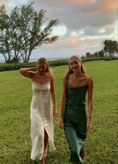 Clean Prom Dress, Yr 10 Formal Dresses, Prom Pics Aesthetic, Prom Pics, Prom Poses, Prom Photos, Prom Dress Inspiration, Senior Prom, Dress Aesthetic