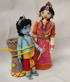 two figurines are standing next to each other