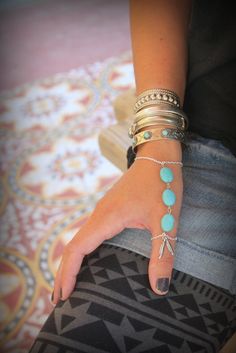 thumb ring bracelet #silver #turquoise Diy Armband, Bohol, Silver Feather, Stacked Jewelry, Turquoise Howlite, Boho Jewelry, Summer Time, Body Jewelry, Jewelry Inspiration