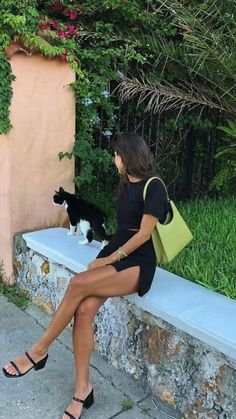 that girl | spring fashion | outspo inspo | skirt outfit | summer vibes Look 80s, Neue Outfits, Street Style Inspiration, Mode Inspiration