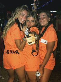 Carnaval Costumes, Halloween Prisoner Costume, Meme Costume, Carnaval Outfit, Prisoner Costume, Cute Group Halloween Costumes, Friend Costumes, Bff Halloween Costumes