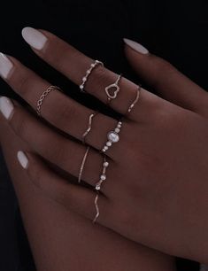 Aesthetic Hand Jewelry, Hand Jewelry Rings, Stile Hijab, Aesthetic Rings, Pretty Jewelry Necklaces, Jewelry Accessories Ideas, Dope Jewelry, Girly Accessories, Classy Jewelry