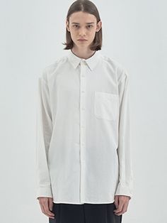 Editor's NotesFor everyday use, this simple and casual shirt is made from soft-touch and durable cotton. It is cut in an overfit with dropped shoulders and topped with a classic collar and a chest pocket.- Collared neck- Button fastening- One chest pocket- Back yoke and box pleat- Drop shoulder- Hi-low hem- Overfit- Bio washingMeasurements (in.)S / M / L- Length: 29.1/31.9in. / 29.5/32.3in. / 29.9/32.7in.- Shoulder: 19.3in. / 20.1in. / 20.9in.- Chest: 25.2in. / 26.8in. / 28.3in.- Sleeve: 23.2in. / 23.6in. / 24.0in.Model Info:- Man: 6' 1.6, 127.9 lbs / Fitting size L- Woman: 5' 9.3, 121.3 lbs / Fitting size MComposition & Care- 100% Cotton- Recommend dry cleaningDesigner- by ANOUTFIT Relaxed Fit Collared Everyday Shirt, Collared Shirt With Relaxed Fit For Everyday, Oversized Cotton Shirt With Spread Collar, Relaxed Fit Everyday Shirt, White Spread Collar Top For Everyday, Classic Relaxed Fit Shirt For Everyday, Classic Oversized Cotton Shirt, Everyday Solid Color Relaxed Fit Shirt, Basic Long Sleeve Shirt For Everyday