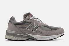 the new balance 997 is made in grey and white