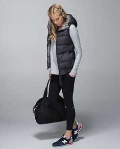 Puffy Vest Outfit, Wander Outfit, Workout Outfits Winter, Look Legging, Estilo Fitness, Winter Dress Outfits, Legging Outfits, Outfit Trends, Athleisure Outfits