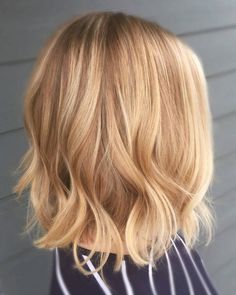 25 Honey Blonde Haircolor Ideas that are Simply Gorgeous Warm Blonde Hair, Wavy Bangs, Honey Blonde Hair Color, Rambut Brunette, Balayage Blond, Color Rubio, Makeup Tip, Bleach Blonde Hair, Golden Blonde Hair