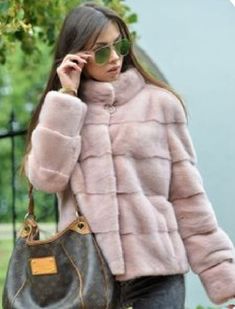 Fur Street Style, Cropped Faux Fur Coat, Vinyl Fashion, Mink Colour, Winter Baby Clothes, Elegante Casual, Fur Fashion, Mink Fur, Casual Coat