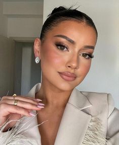 1 Million Followers, Hairstyles Aesthetic, Bridesmaid Hair Makeup, Formal Makeup, Followers On Instagram, Braut Make-up, Makeup Obsession, Bridesmaid Makeup, Bride Makeup