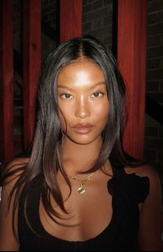 Dark Skinned Asian Women, Filipino Make Up, Brown Eyebrows Black Women, Hispanic Woman Aesthetic, Dark Features Women, Black Hair On Brown Skin, Glowy Makeup Black Women, Tan Skin Dark Hair, Blasian Makeup