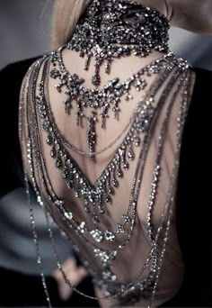 Craft ideas 5950 - Pandahall.com Sukienki Maksi, Detail Couture, Body Chains, Chanel Couture, Gothic Wedding, Looks Chic, Yohji Yamamoto, Mode Inspiration, Fashion Details