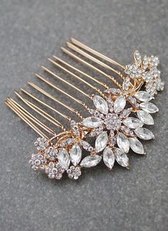 Rose Gold Hair Accessories, Everyday Wear Jewelry, Hair Comb Accessories, Chique Outfits, Rose Gold Crystal, Magical Jewelry, Girly Accessories, Bridal Hair Comb