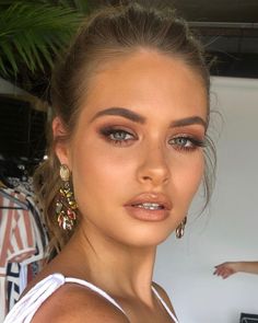 Summer Wedding Makeup, Natural Summer Makeup, Wedding Hairstyles And Makeup, Revolution Eyeshadow, Model Selfie, Bronze Makeup, Summer Makeup Looks, Formal Makeup, Makeup Model