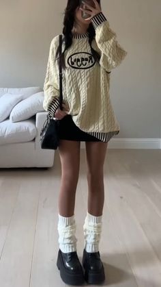 Fall Cropped Sweater Outfits, Cute Dark Outfits Casual, Cute Snowy Day Outfits, Nice Styles Outfit Ideas, Fits And Bits, Outfit Astethics Ideas, Modern Coquette Outfits, 25 Degree Weather Outfit, Cutie Outfit Aesthetic