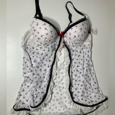 Cute Padded Lingerie Top Size Medium. Brand New With Tag, Never Worn. Open Front Design With Ruffled Edges And Open Keyhole In Back. White Lined Camisole, Lingerie Top, Padded Bra, Rue 21, Bra Top, Padded Bras, Rue21, Front Design, Bra Tops