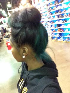 Green Peekaboo Hair, Blue Peekaboo Hair, Skunk Strip, Skunk Stripe, Inspo Hair, Hair Color Underneath, Peekaboo Hair