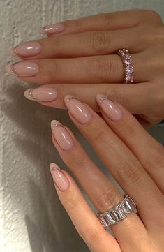 Nude French Tips Nails, French Minimalist Nails, French Tips For Wedding, French Modern Nails, French Tips Nails Ideas, French Nails Acrylic Designs, Nail Art Simple Minimalist, Pretty Nails Classy French Tips, Classy Nail Inspiration