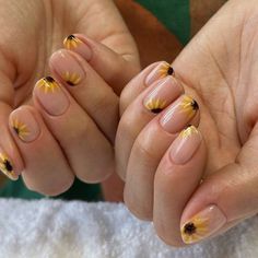 How to Pick the Best Nail Shape for You Salmon Nails, Best Nail Shape, Popular Nail Shapes, Pointy Nail Designs, Round Shaped Nails, Stiletto Shaped Nails, Oval Nails Designs, Oval Shaped Nails, Lipstick Nails