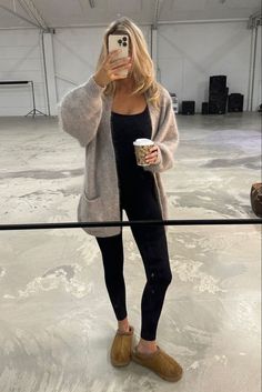 Black Leggings Outfit Ideas, Leggings Casual Outfit, Black Leggings Casual, Leggings Outfit Ideas, Class Outfits, Modele Fitness, Outfits Lazy, Look Legging, Leggings Outfits